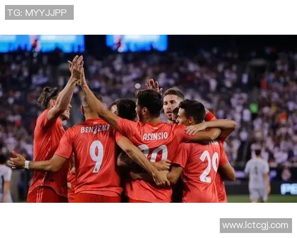 足球明星为何纷纷投身广告拍摄背后的商业逻辑与影响分析